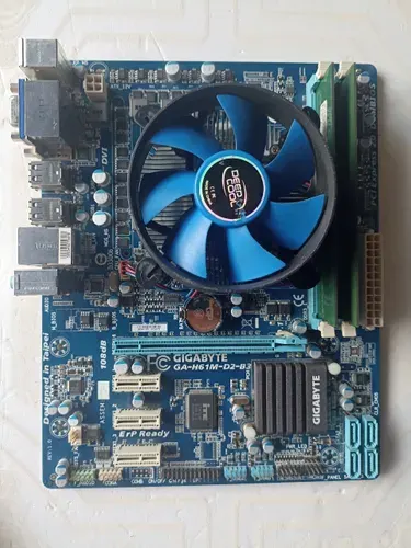 Gigabyte GA-H61M-D2-B3 +CPU i3-2120 (4 потока 2 ядра) + 4Gb +кулер без задней планки, LGA 1155, DDR3, Материнская плата