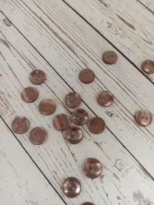Пуговицы пластиковые на 2 прокола, 1,1*1,1*0,2 см, цв. коричневый, уп. 14 шт
