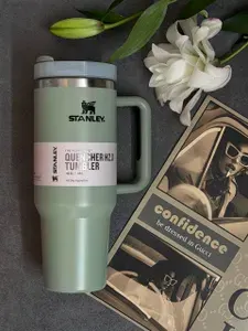 Термокружка для авто с ручкой и трубочкой Stanley / Стенли 40 OZ 1,18 мл / Цвет Скошенная трава