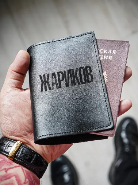 Steffani_kozhe Кожаная обложка на паспорт с фамилией Жариков