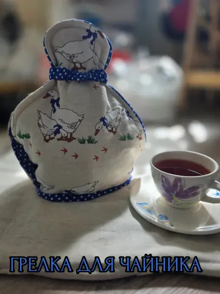 Грелка на чайник Гуси на темном