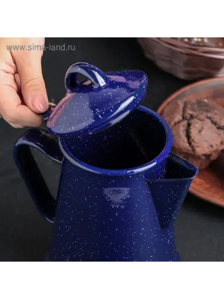 Элегантный кофейник в синим мраморе