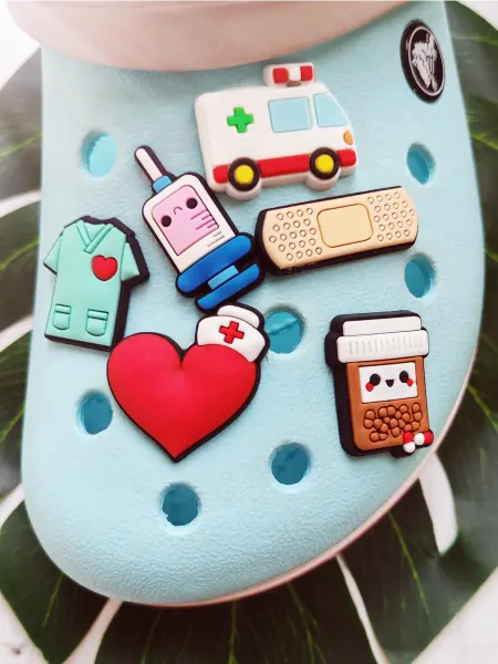 Fun_Jibz Джибитсы медицинские для врачей на Crocs шприц пластырь