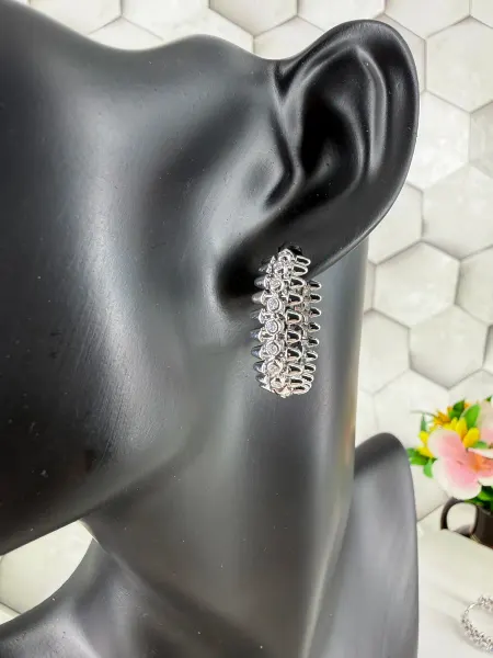 Бижутерние серьги в стиле Cartier