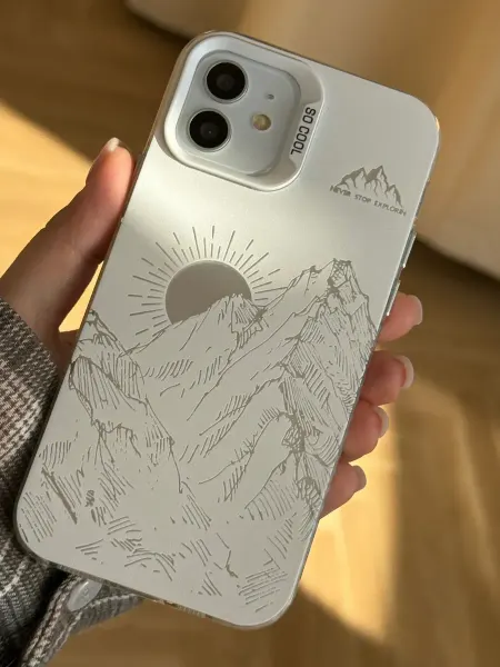 CaseLove Чехол на iPhone 11 Серебряный Горы и Солнце