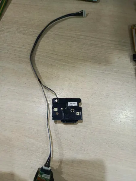 Кнопка управления и ик порт Samsung UE48JU6600U