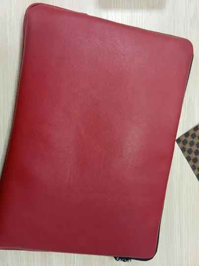Чехол для ноутбуков 15.6" CAVENTO Slim, эко-кожа, противоударный, компактный
