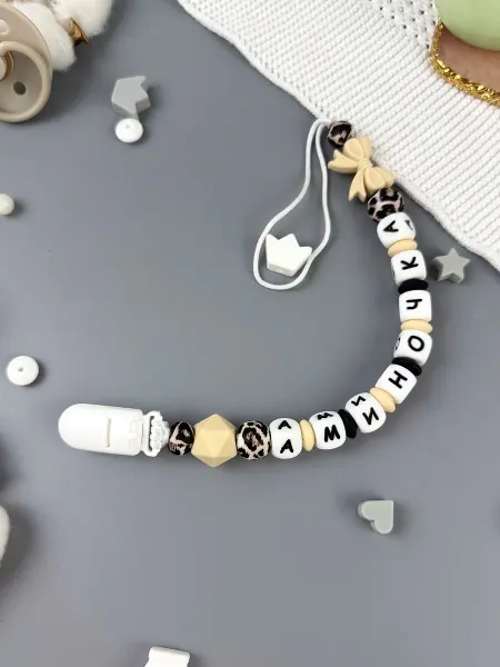 BABY WOODS Именной держатель для соски прорезыватель АМИНА,АМИНОЧКА