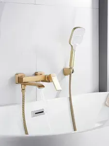 Shevanik Смеситель для ванны с коротким изливом и душем S4002G