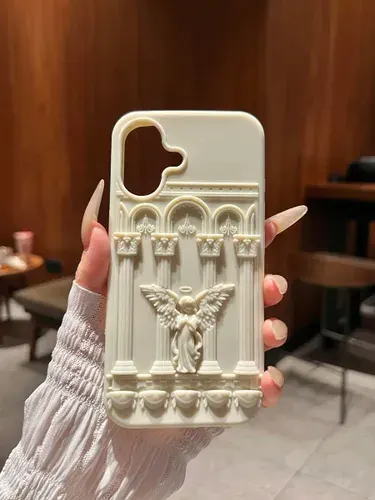Чехол на iPhone 16 с принтом