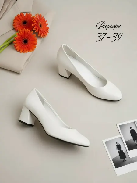 NiiN Shoes Туфли на каблуке светлые