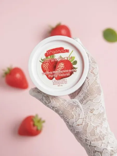 Phaenna strawberry отбеливающий скраб для лица и тела – 215 г
