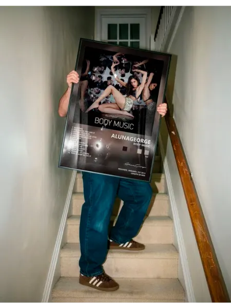 Postersbase Музыкальный постер AlunaGeorge - Body Music 21x30