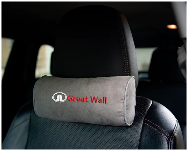 Автомобильная подушка-валик на подголовник алькантара L.Grey c вышивкой GREAT WALL