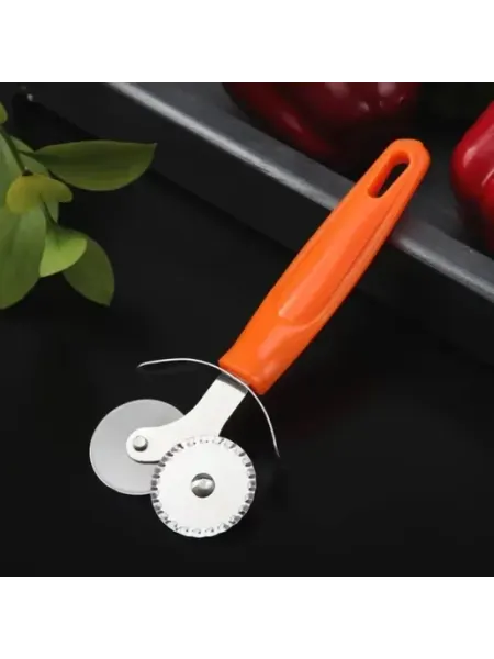Mashrab Shop Круглый нож для пиццы и теста с фигурным роликом пиццерезка