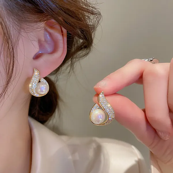 Серьги пусеты, жемчуг Swarovski синтетический