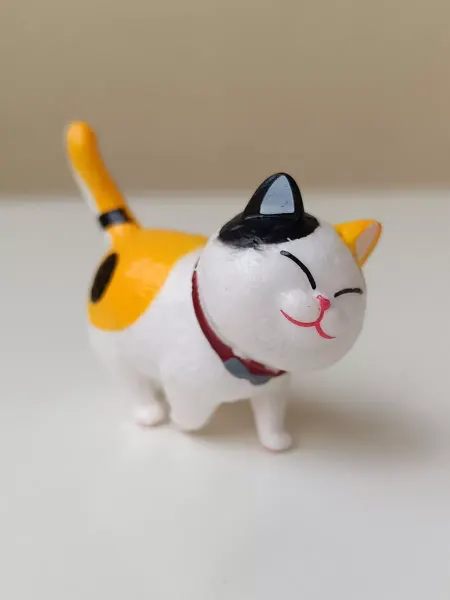 Helen Lookin Котик белый с жёлто-черной спинкой