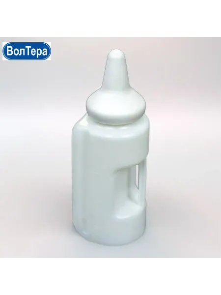 Волтера Соска с бутылкой для телят