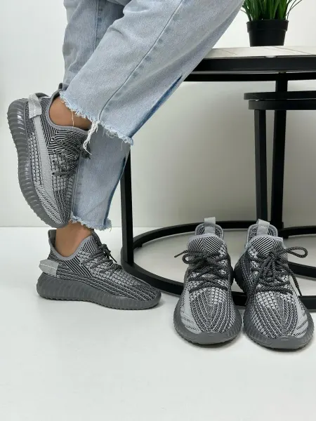 Изики женские Кроссовки спортивные легкие изики