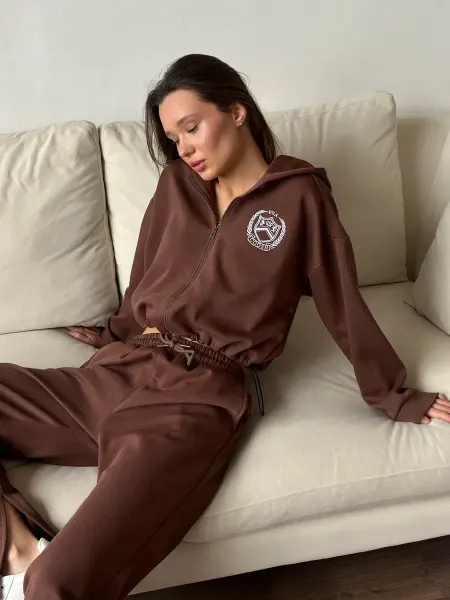 EVA COOSH Костюм спортивный на молнии с капюшоном