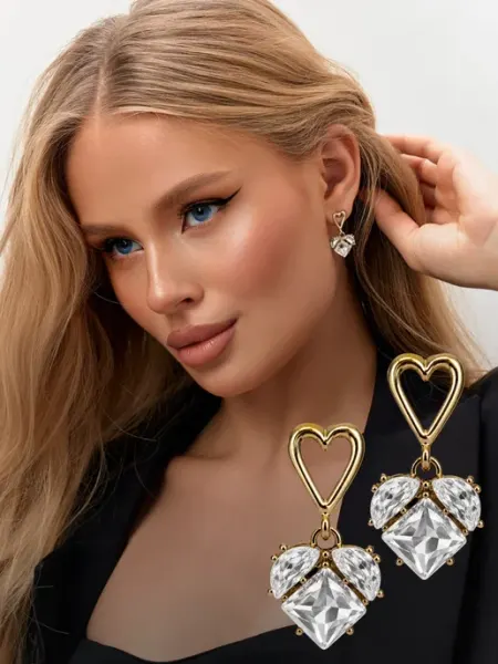 Beauty in details Серьги сердечки белые бижутерия