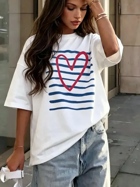 Белая футболка с принтом полос и сердца, хлопок+полиэстер