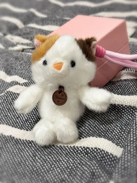 Плюшевый брелок игрушка кошка с ремешком — мягкие для ключей