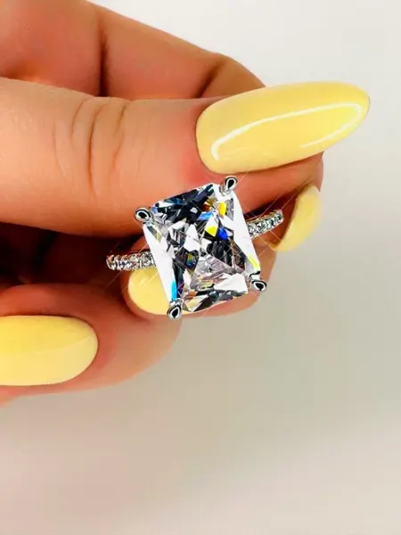 Jewelry Store Кольцо с крупным камнем-кристаллом
