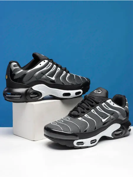 Nike Кроссовки мужские летние