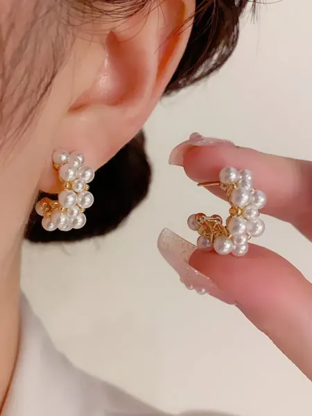 Серьги кольца с искусственными жемчужными бусинами бижутерия