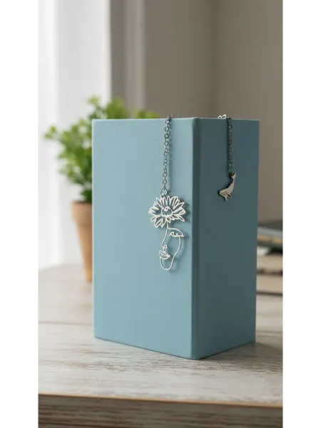Sam's Bookmarks Закладка книжная на цепочке девушка и кит