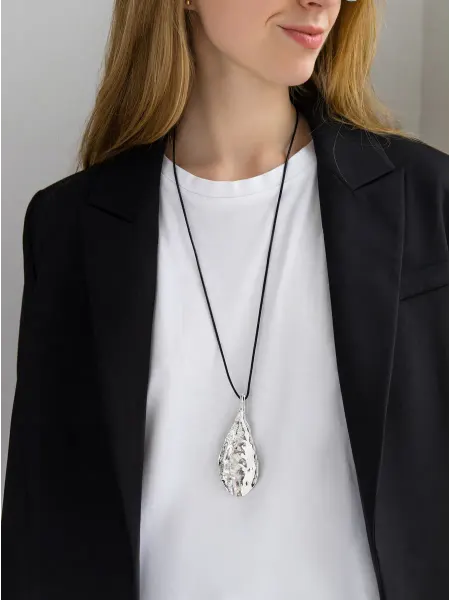 IrinaKhai Design Кулон на шнурке длинный крупный боб фасоль мятый металл