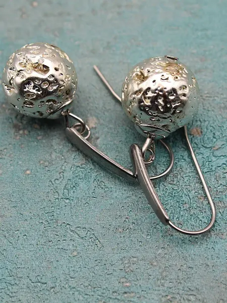 TE jewelry Серьги с блестящим камнем натуральной лавой "Катла"