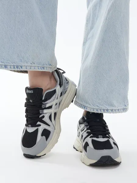 ASICS Кроссовки