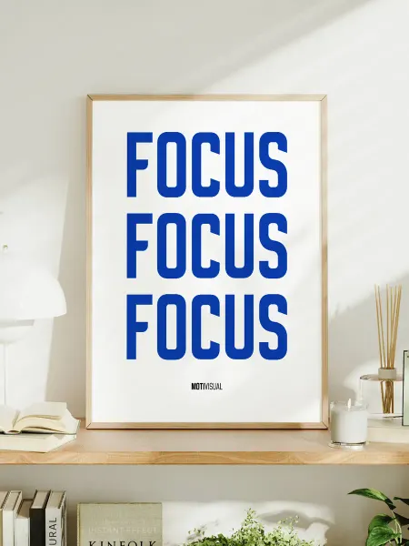 Мотивационный постер с надписью "Focus Focus Focus"