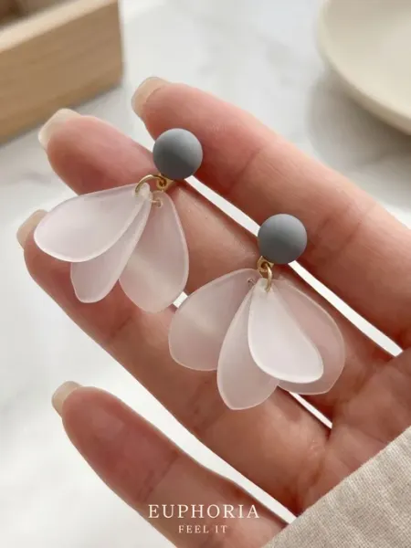 Euphoria Store Серьги гвоздики лепестки