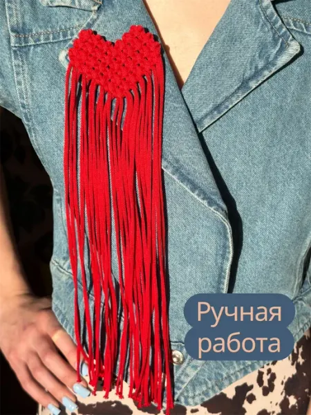 Снегирь Брошь сердце макраме